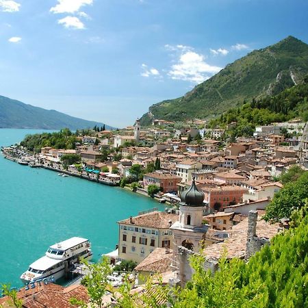 Bella Vacanza Limone Лимоне-суль-Гарда Экстерьер фото