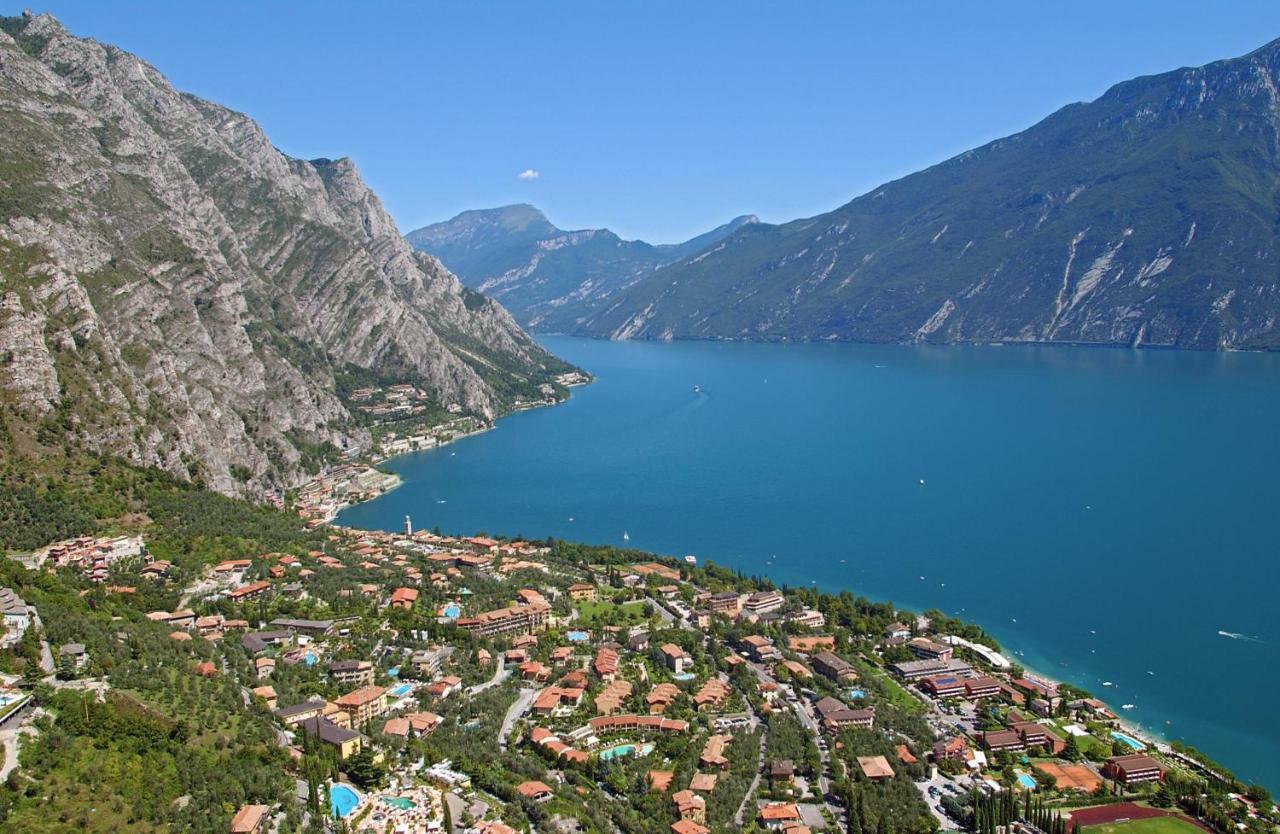 Bella Vacanza Limone Лимоне-суль-Гарда Экстерьер фото